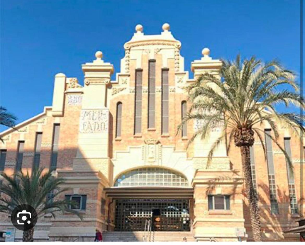 Centrally-Located, Spacious Flat At Historic Centre & Short Walk To Beach Alicante Esterno foto