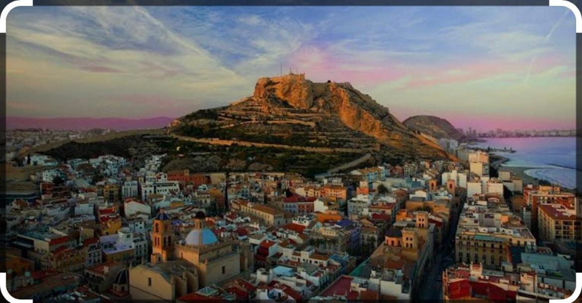 Centrally-Located, Spacious Flat At Historic Centre & Short Walk To Beach Alicante Esterno foto