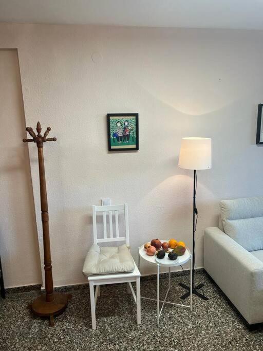 Centrally-Located, Spacious Flat At Historic Centre & Short Walk To Beach Alicante Esterno foto