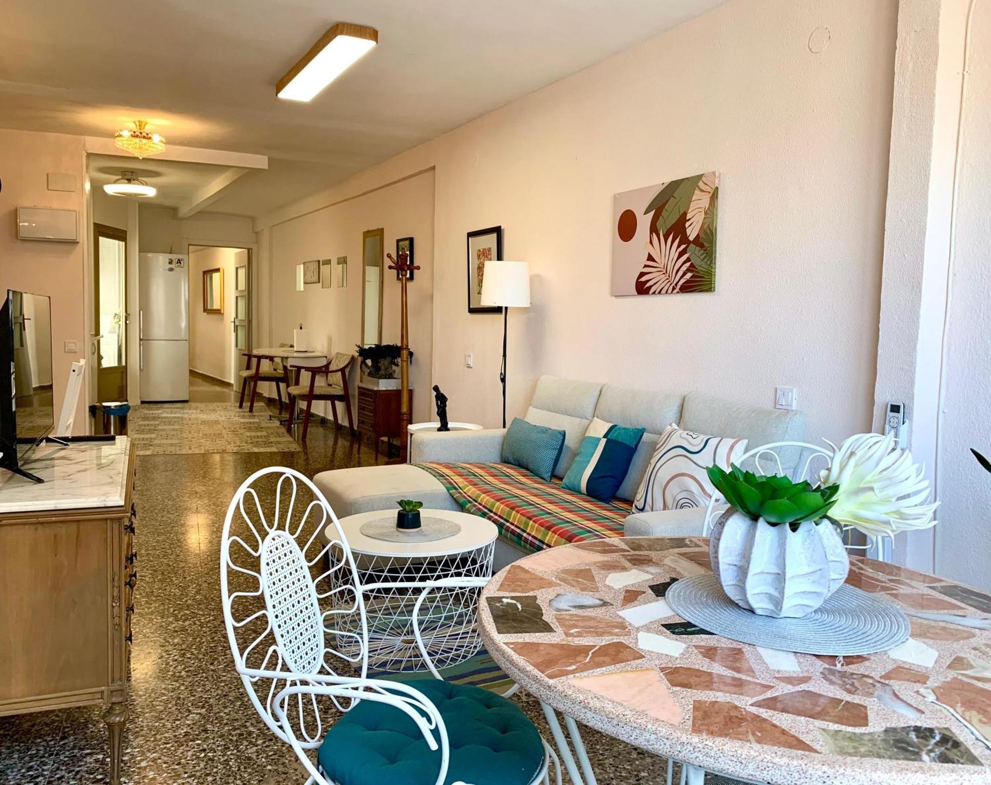 Centrally-Located, Spacious Flat At Historic Centre & Short Walk To Beach Alicante Esterno foto