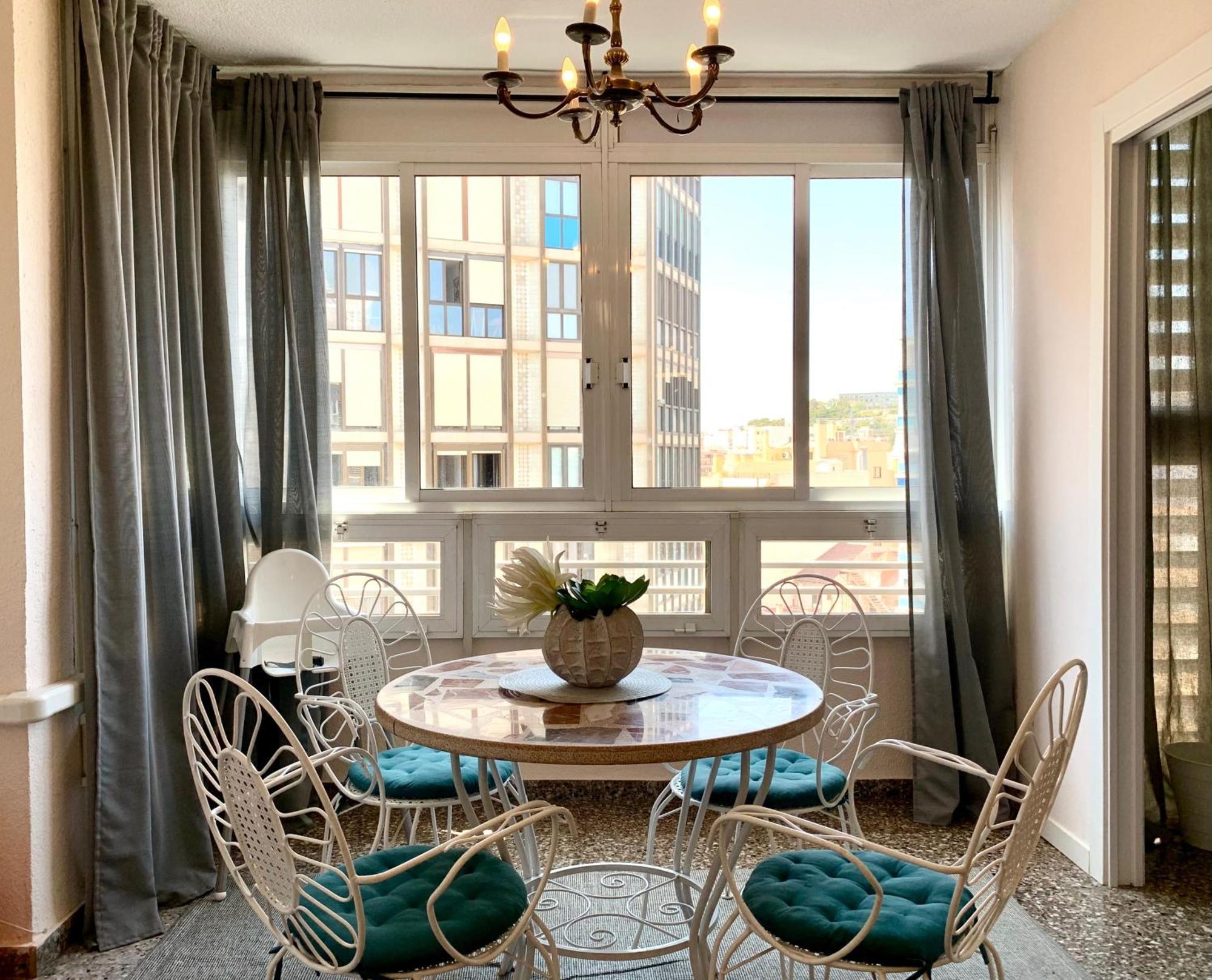 Centrally-Located, Spacious Flat At Historic Centre & Short Walk To Beach Alicante Esterno foto