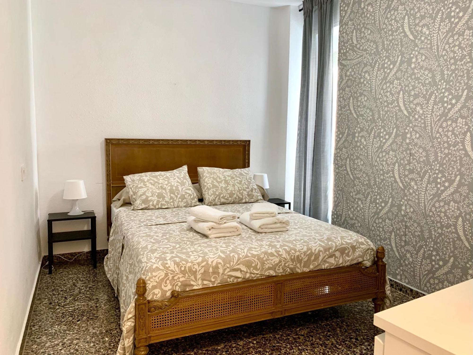 Centrally-Located, Spacious Flat At Historic Centre & Short Walk To Beach Alicante Esterno foto