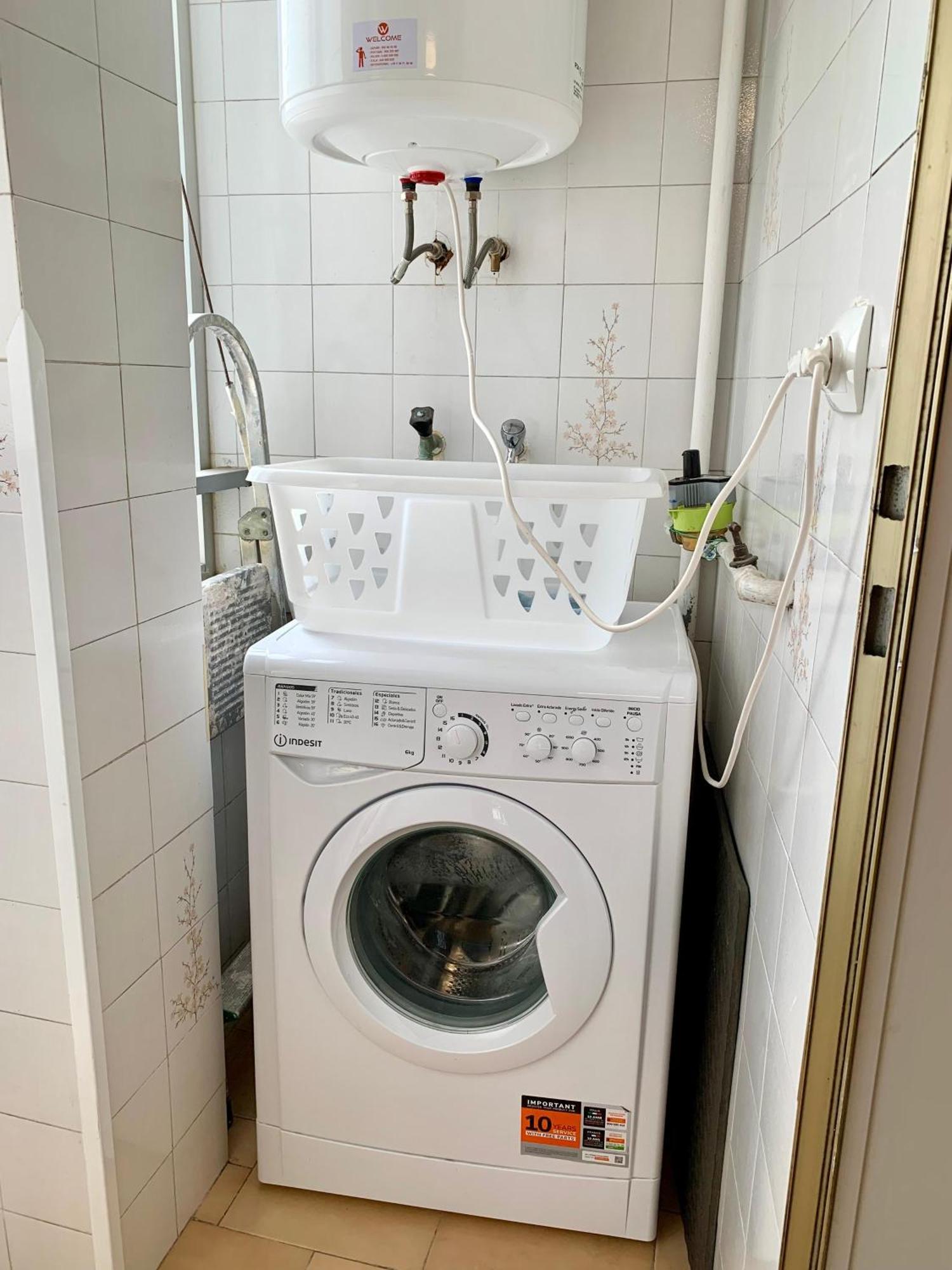 Centrally-Located, Spacious Flat At Historic Centre & Short Walk To Beach Alicante Esterno foto