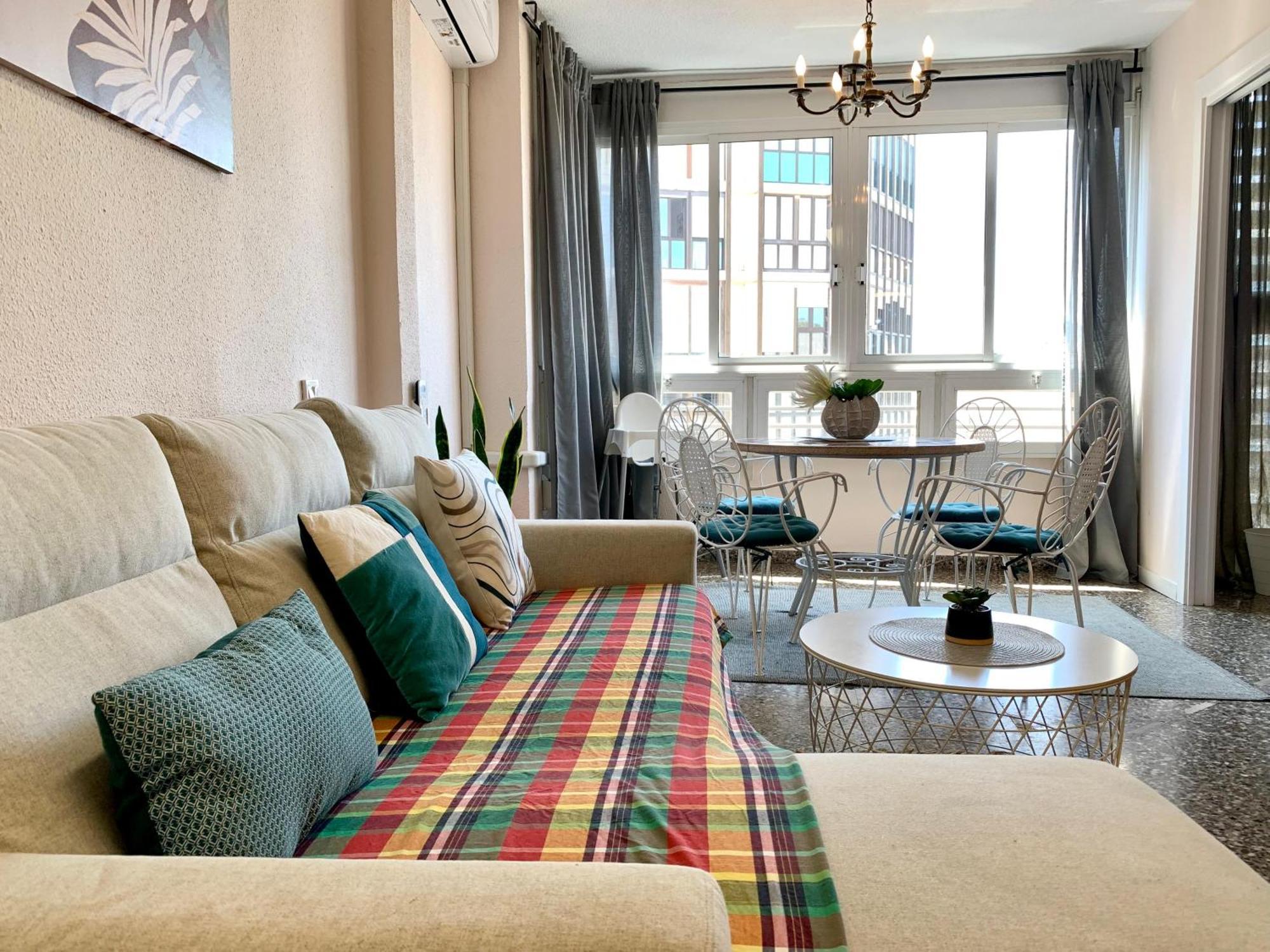 Centrally-Located, Spacious Flat At Historic Centre & Short Walk To Beach Alicante Esterno foto
