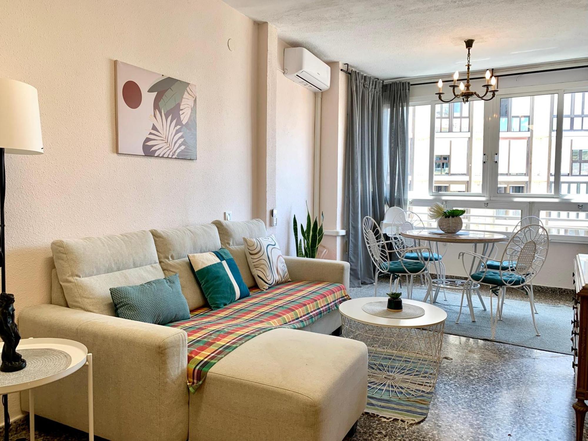 Centrally-Located, Spacious Flat At Historic Centre & Short Walk To Beach Alicante Esterno foto