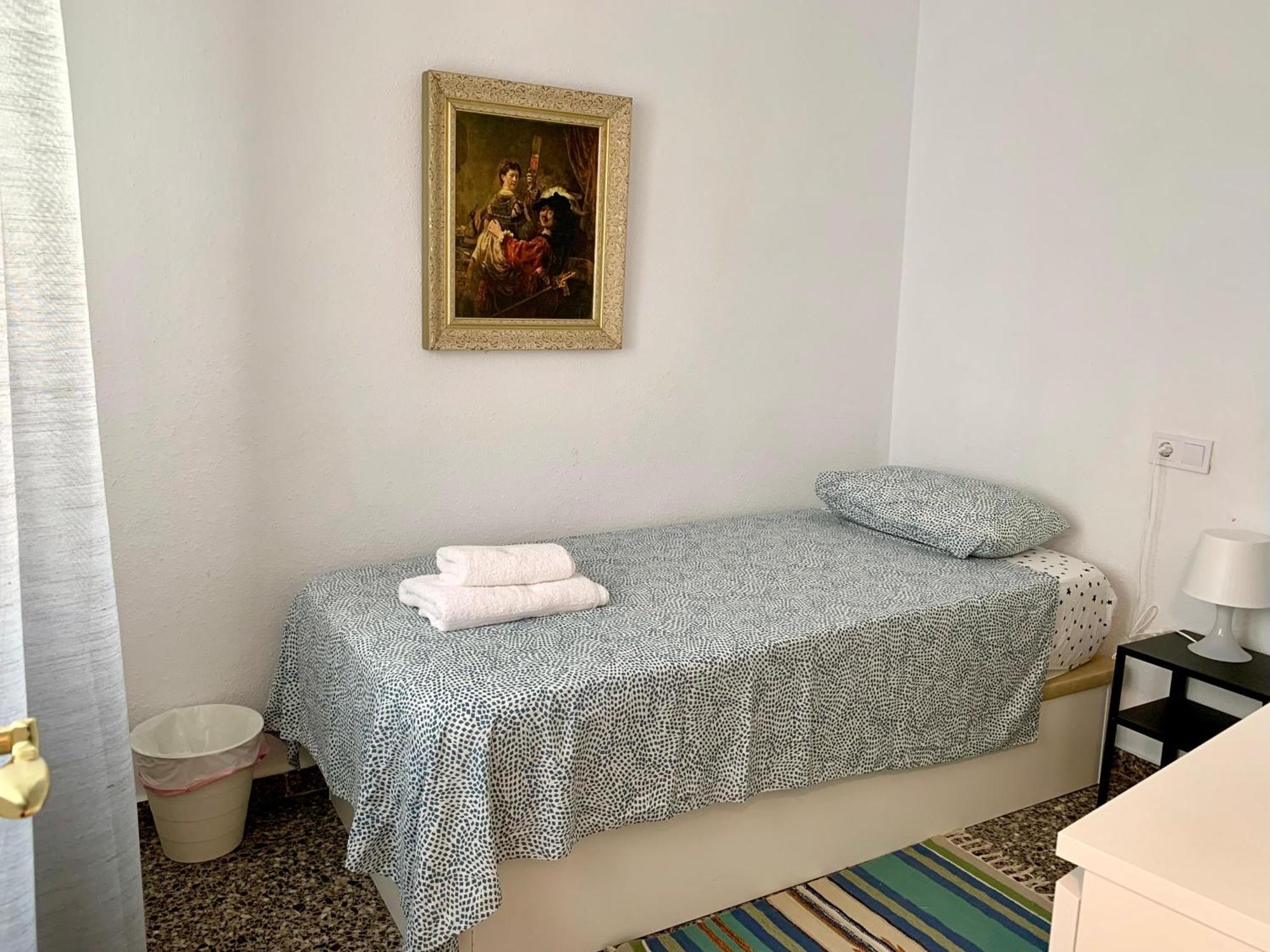 Centrally-Located, Spacious Flat At Historic Centre & Short Walk To Beach Alicante Esterno foto
