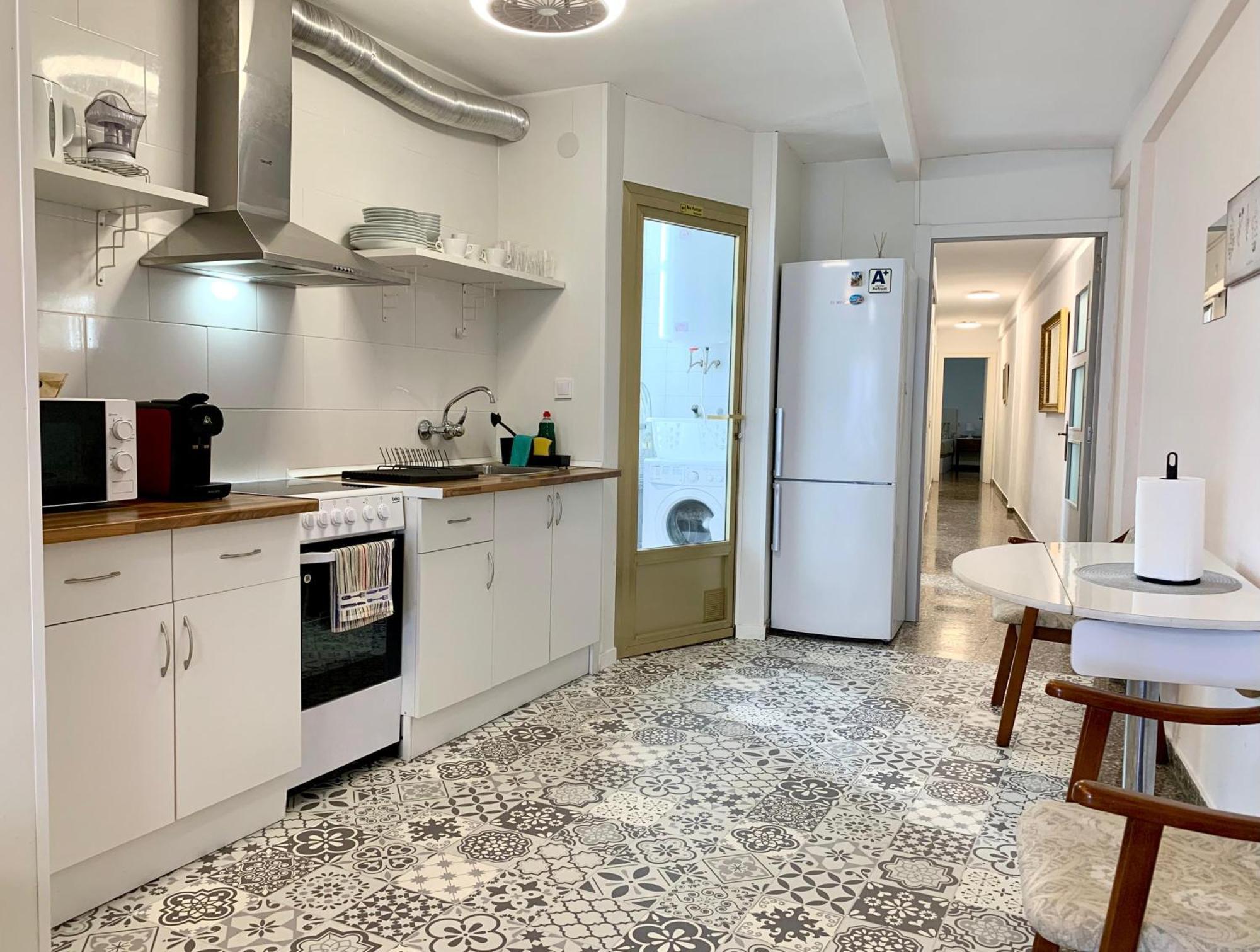Centrally-Located, Spacious Flat At Historic Centre & Short Walk To Beach Alicante Esterno foto
