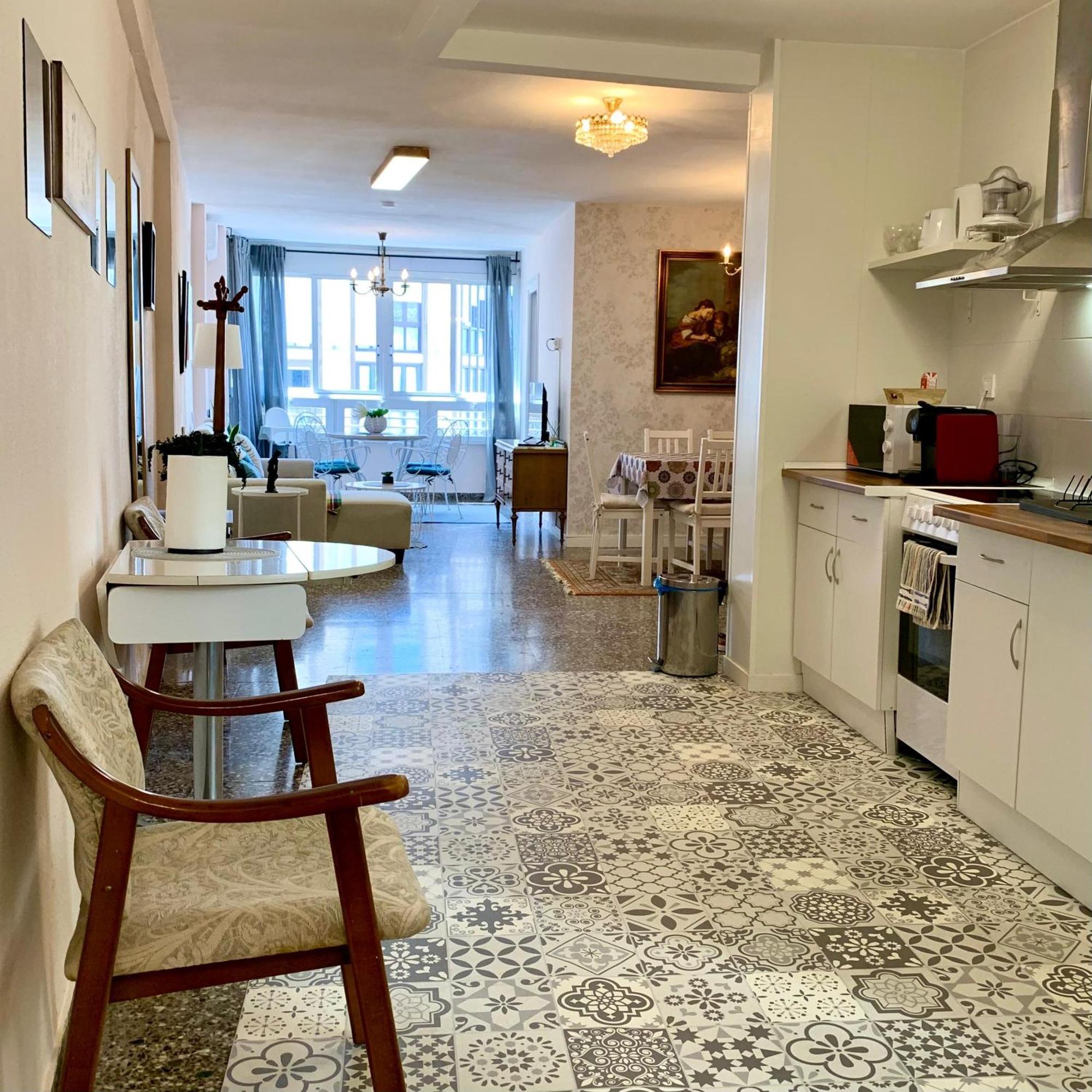 Centrally-Located, Spacious Flat At Historic Centre & Short Walk To Beach Alicante Esterno foto